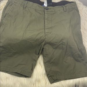 H&M olive shorts